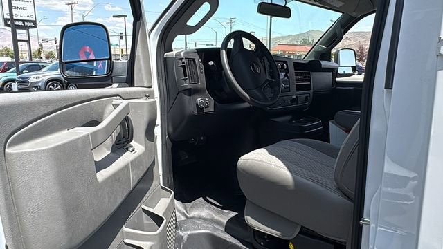 2024 Chevrolet Express Cutaway 3500 1WT