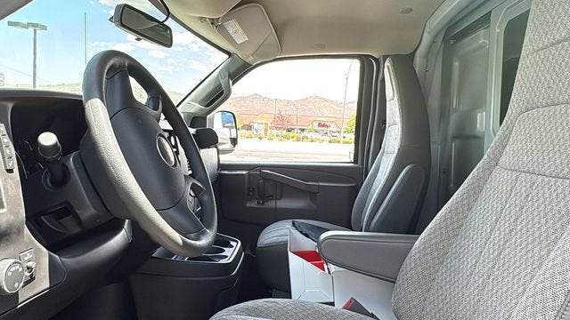 2024 Chevrolet Express Cutaway 3500 1WT