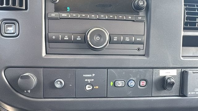 2024 Chevrolet Express Cutaway 3500 1WT