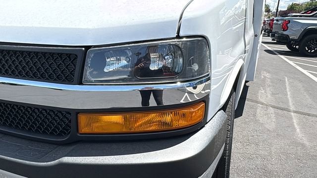 2024 Chevrolet Express Cutaway 3500 1WT