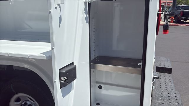 2024 Chevrolet Express Cutaway 3500 1WT