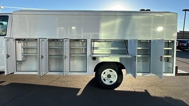 2023 GMC Savana Cutaway 3500 1WT