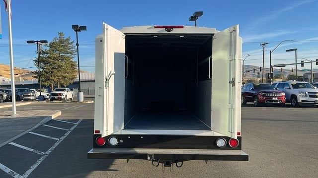 2023 GMC Savana Cutaway 3500 1WT