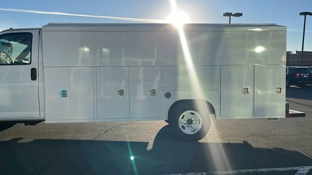 2023 GMC Savana Cutaway 3500 1WT