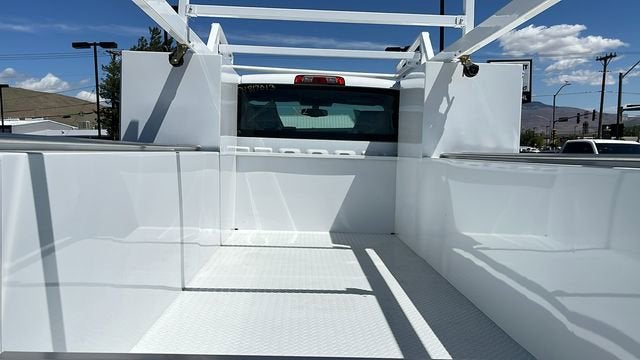 2023 Chevrolet Silverado 5500 HD Work Truck