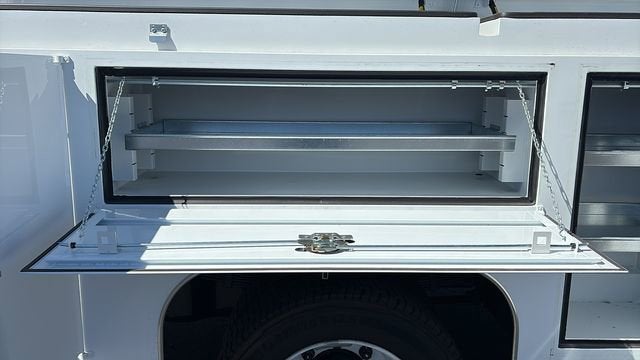 2023 Chevrolet Silverado 5500 HD Work Truck