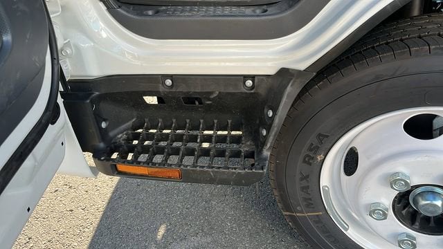 2025 Chevrolet Low Cab Forward 4500 MEDIUM ASH GRAY