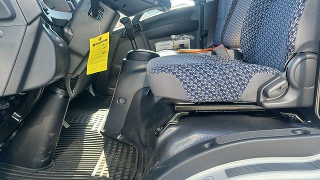 2025 Chevrolet Low Cab Forward 5500 XG MEDIUM ASH GRAY