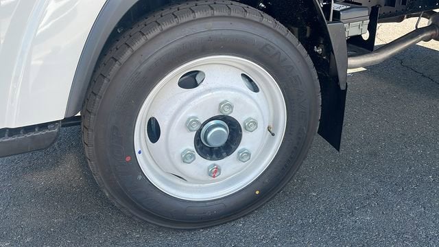 2025 Chevrolet Low Cab Forward 5500 XG MEDIUM ASH GRAY