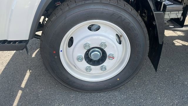 2025 Chevrolet Low Cab Forward 5500 XG MEDIUM ASH GRAY