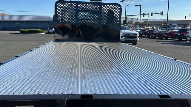 2025 Chevrolet Low Cab Forward 5500 XG MEDIUM ASH GRAY