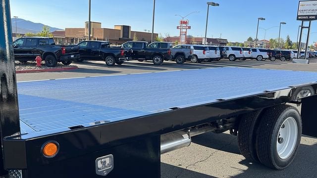 2025 Chevrolet Low Cab Forward 5500 XG MEDIUM ASH GRAY