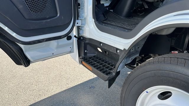 2025 Chevrolet Low Cab Forward 5500 XG MEDIUM ASH GRAY